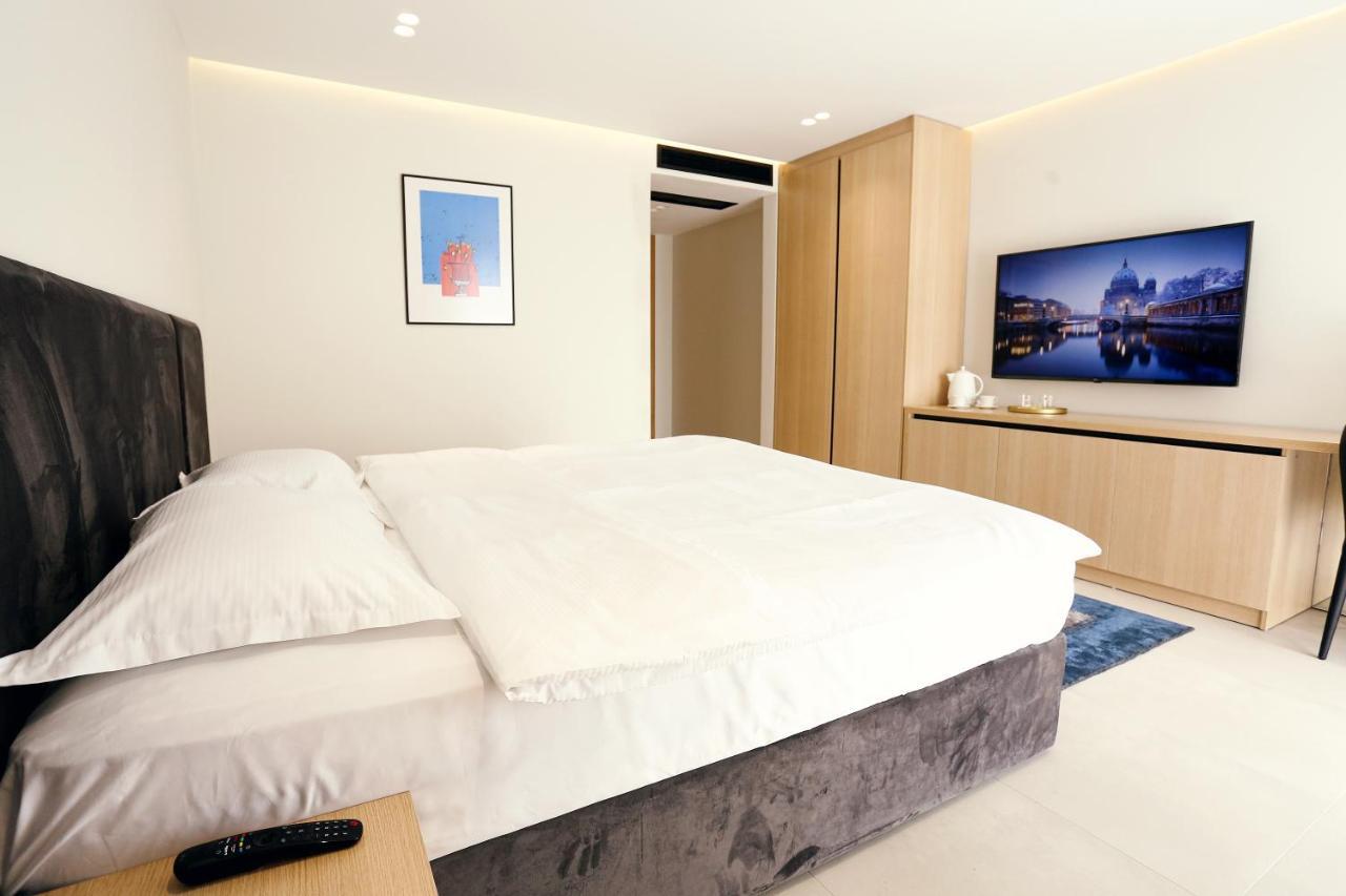Hotel 12 Gjakova Extérieur photo