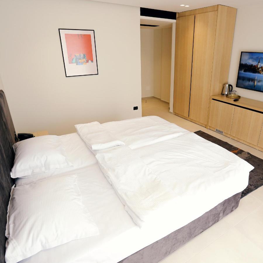 Hotel 12 Gjakova Extérieur photo